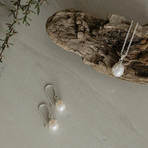 EVOLVE PEARL DEVOTION SILVER NECKLACE